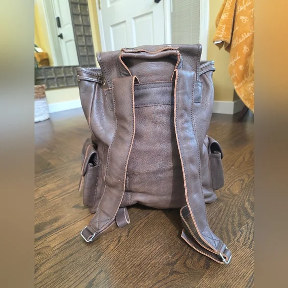 Vintage Marlboro Unlimited Gear- Leather / Cowhide Backpack - Picture 4 of 15